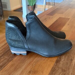 Sorel Black leather waterproof Ankle Boots